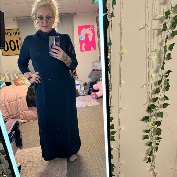 This maxi dress is just what you need for the office OR dinner out! - Picture 2 of 4